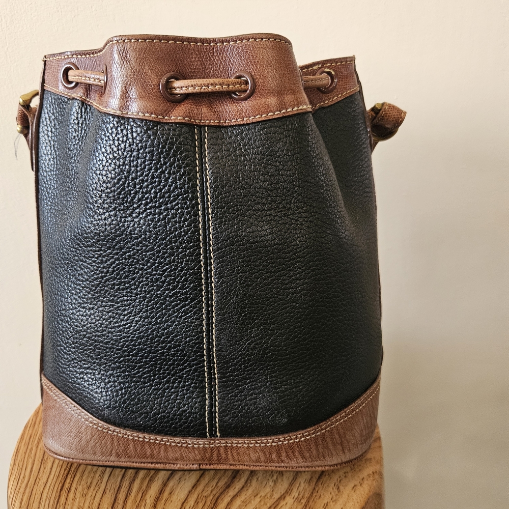 Liz Claiborne Vintage Black and Tan Shoulder Bucket Bag - Picture 2 of 11